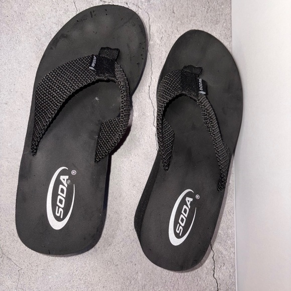 Soda Women's Black Platform Sandals - Picture 1 of 12